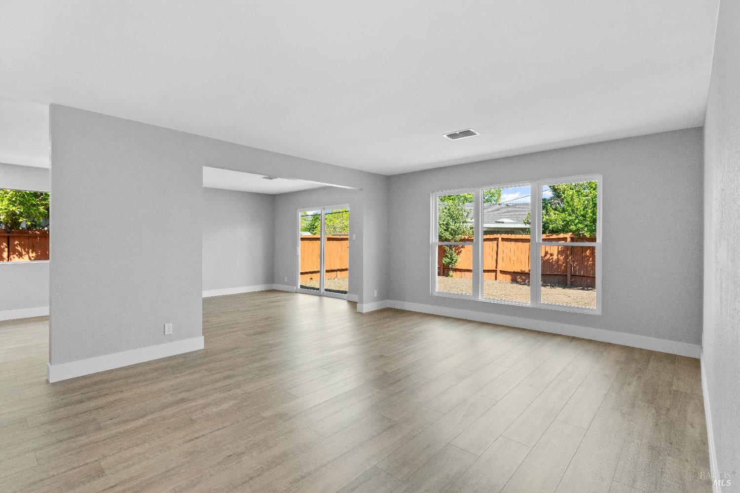 Detail Gallery Image 15 of 46 For 2438 Oceanic Dr, Fairfield,  CA 94533 - 4 Beds | 2 Baths