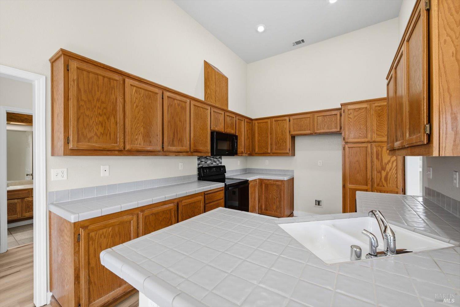 Detail Gallery Image 24 of 58 For 212 Laurelwood Way, Vacaville,  CA 95687 - 3 Beds | 2 Baths