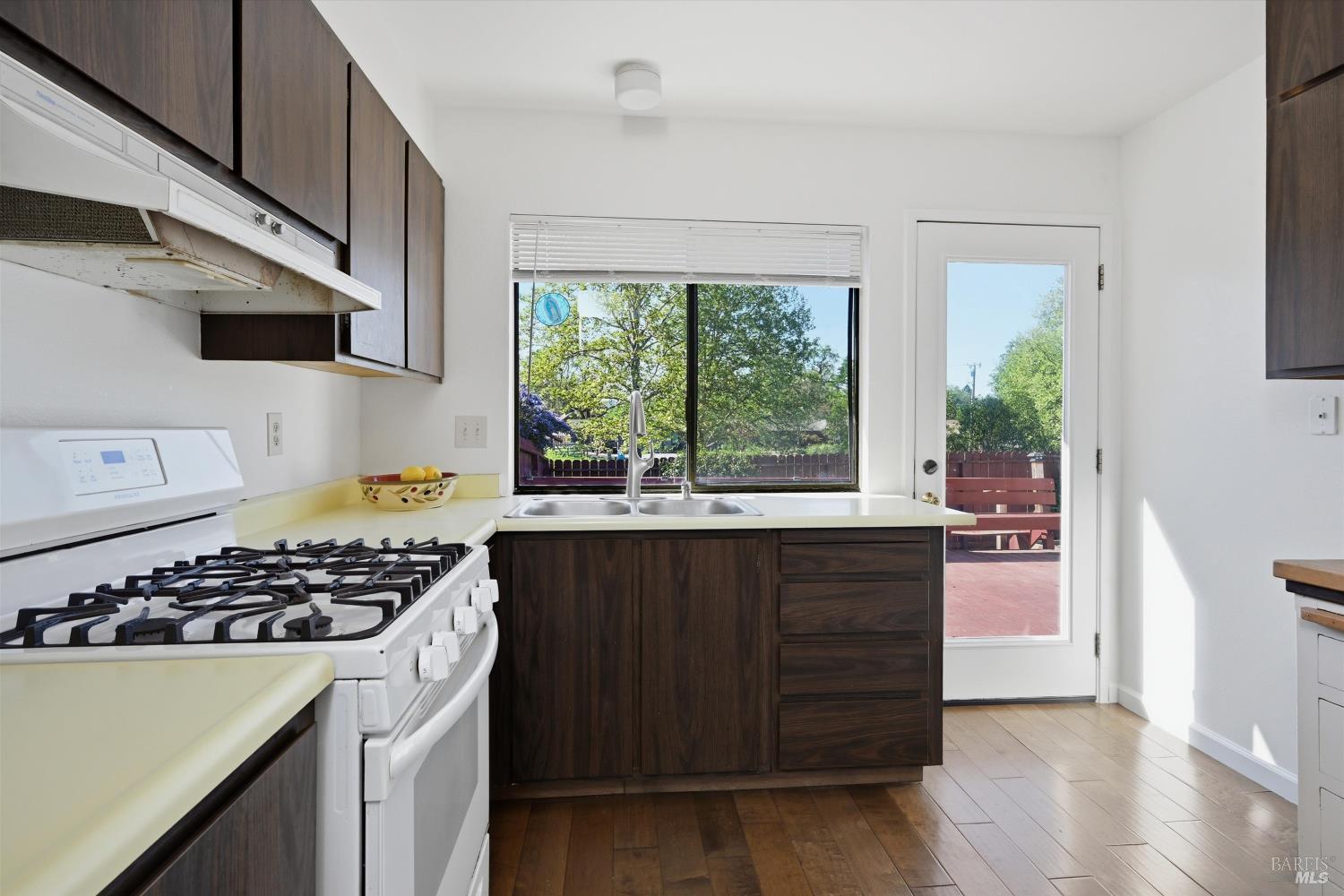 Detail Gallery Image 12 of 28 For 405 Korbel Pl, Santa Rosa,  CA 95409 - 3 Beds | 2 Baths