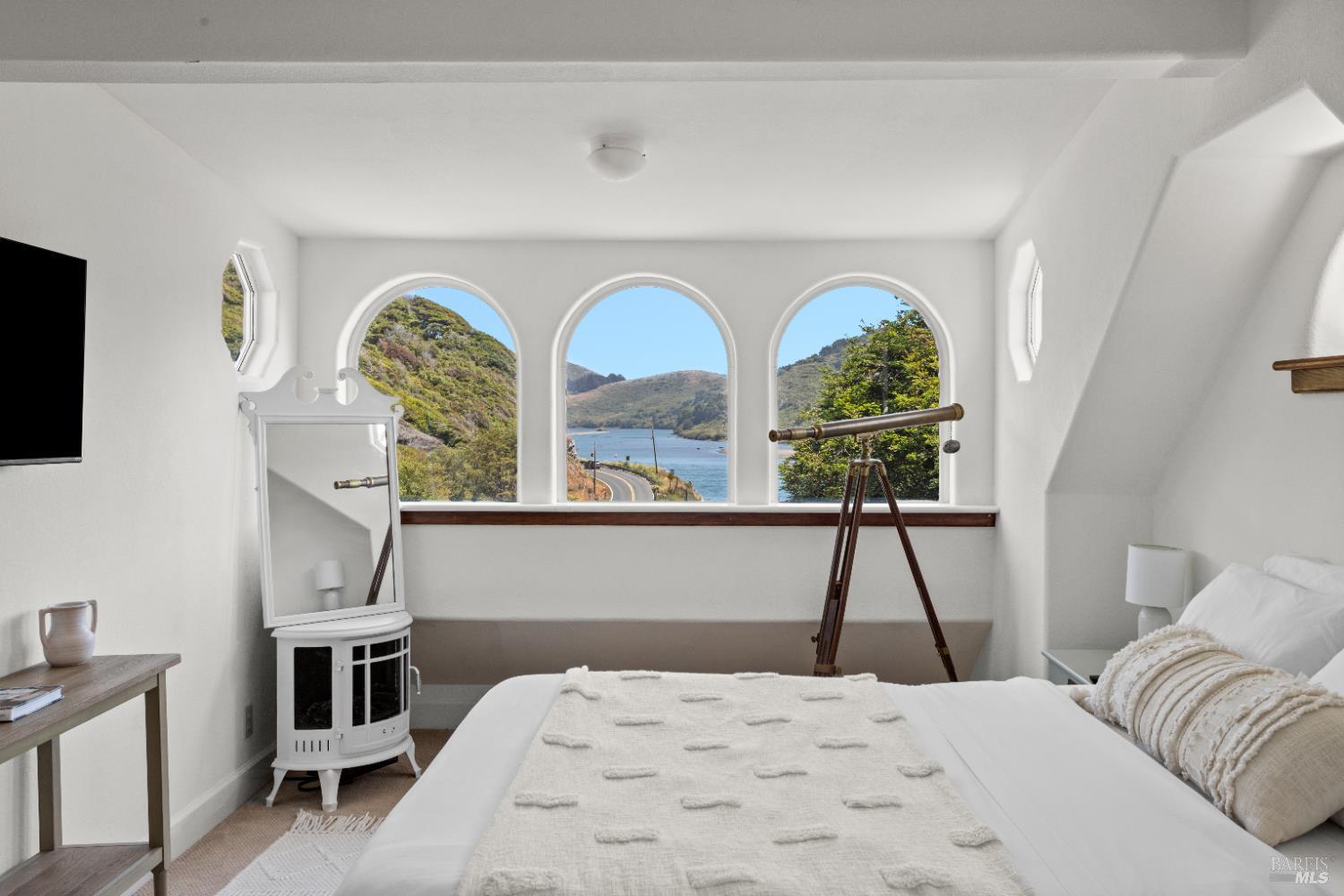 Detail Gallery Image 3 of 65 For 9500 El Camino Aly, Jenner,  CA 95450 - 2 Beds | 2 Baths