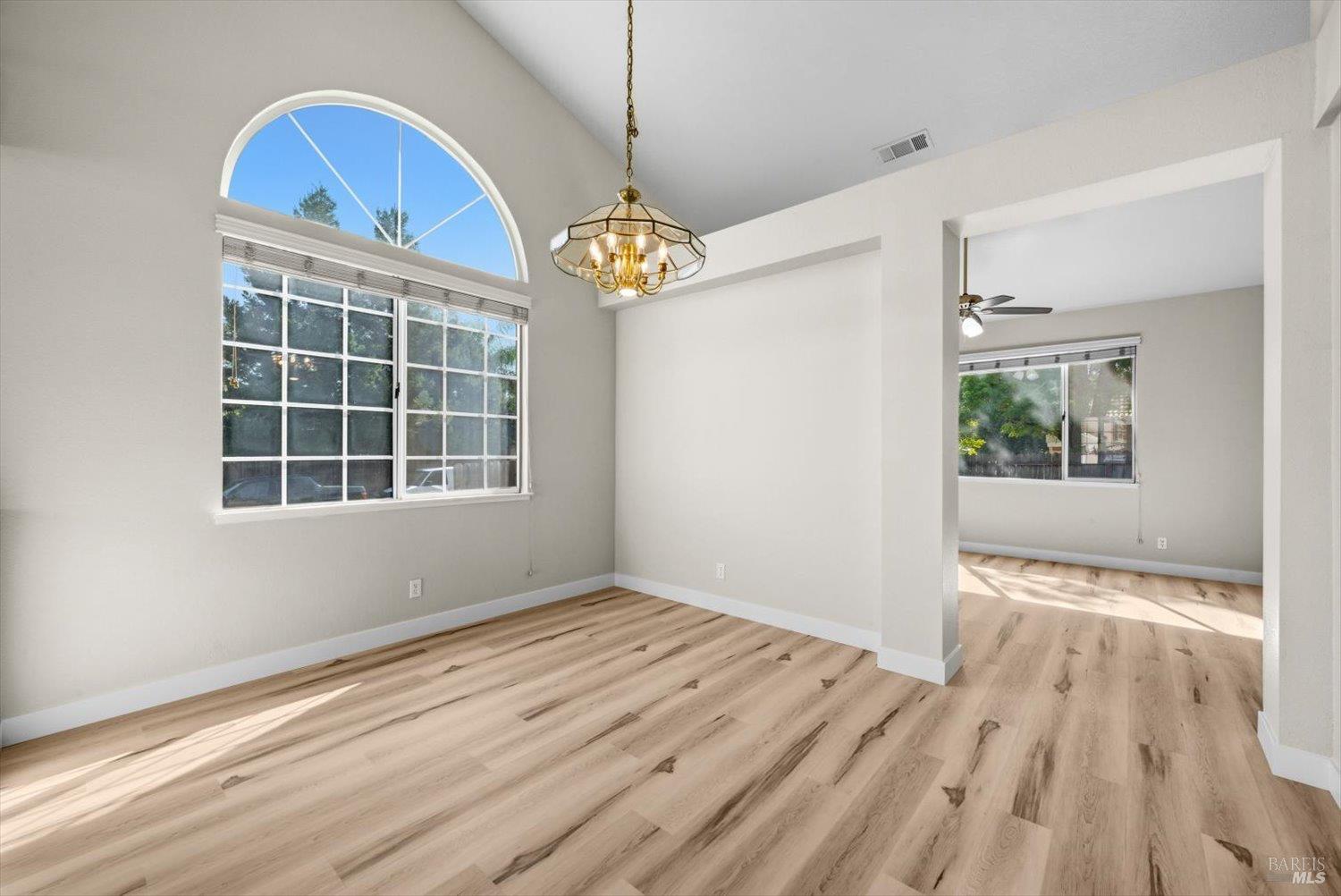 Detail Gallery Image 14 of 58 For 212 Laurelwood Way, Vacaville,  CA 95687 - 3 Beds | 2 Baths