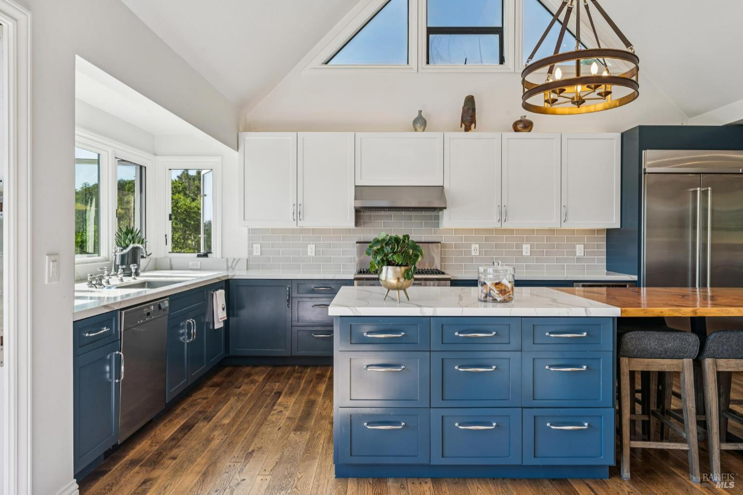 Detail Gallery Image 15 of 63 For 10 Elkhorn Way, San Anselmo,  CA 94960 - 4 Beds | 3 Baths