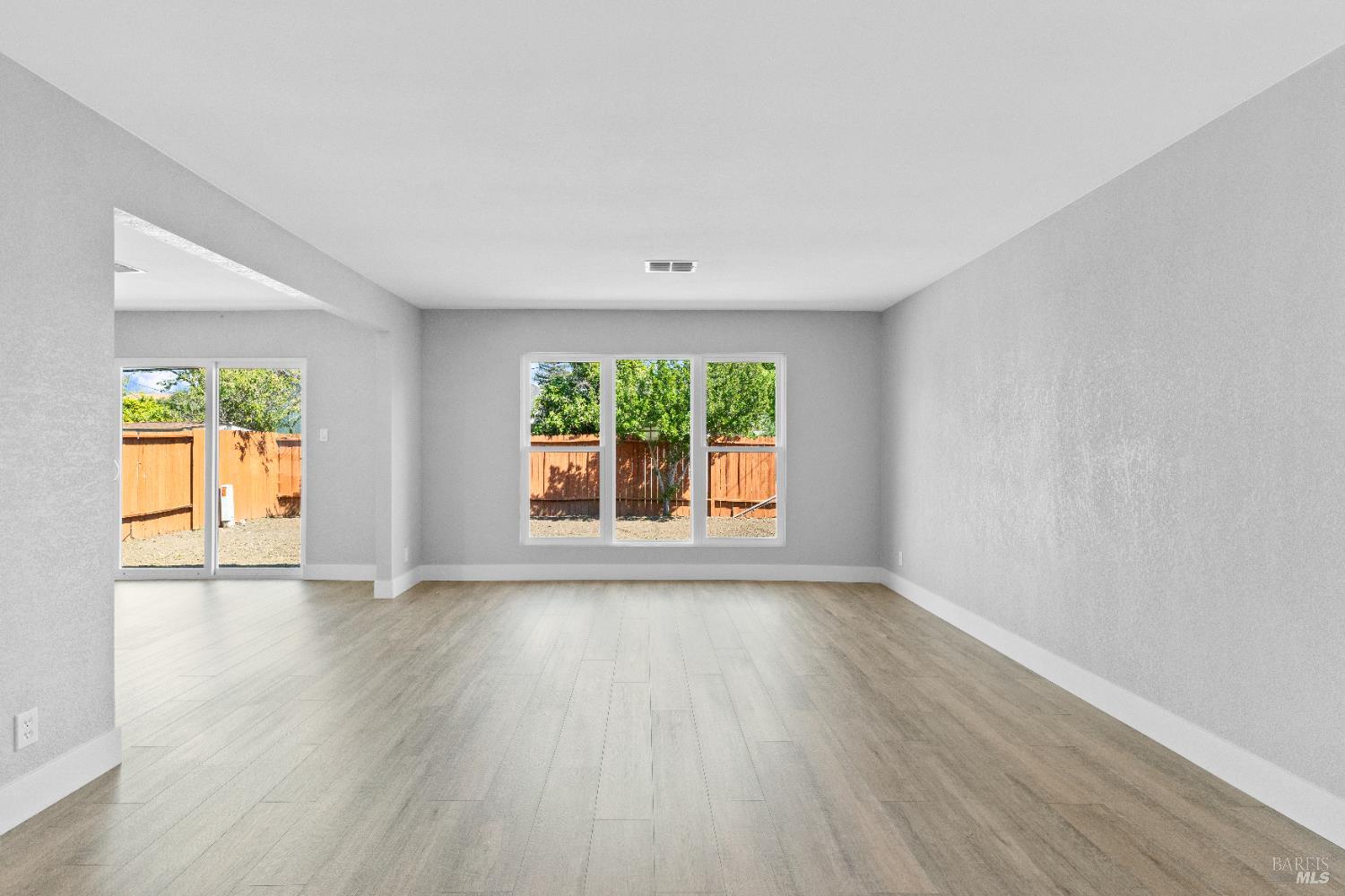 Detail Gallery Image 16 of 46 For 2438 Oceanic Dr, Fairfield,  CA 94533 - 4 Beds | 2 Baths