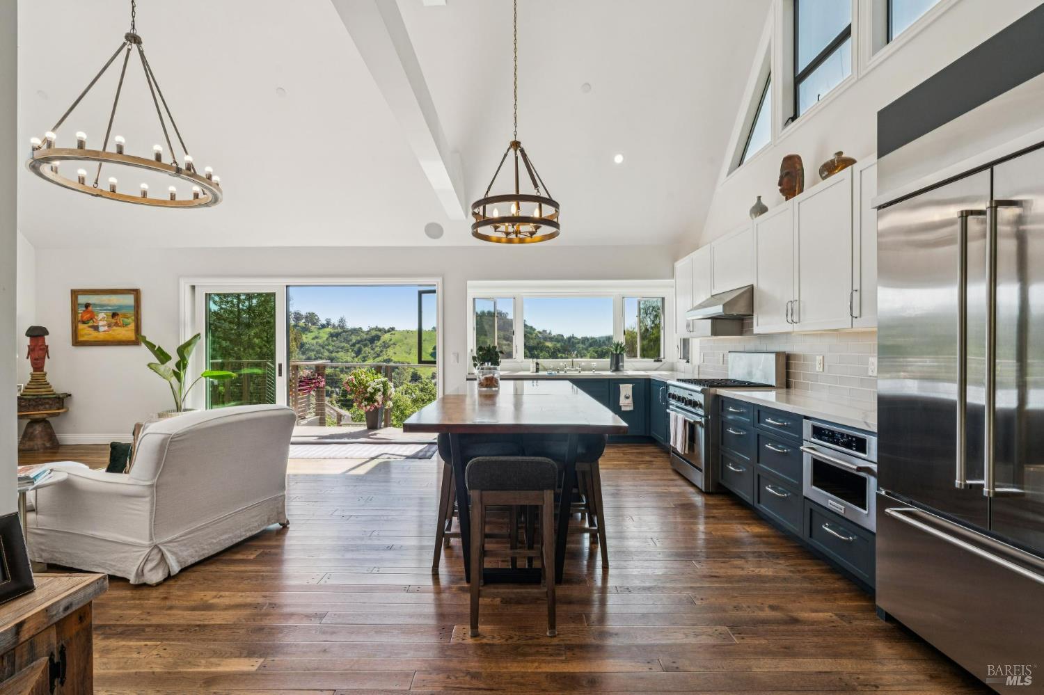 Detail Gallery Image 12 of 63 For 10 Elkhorn Way, San Anselmo,  CA 94960 - 4 Beds | 3 Baths