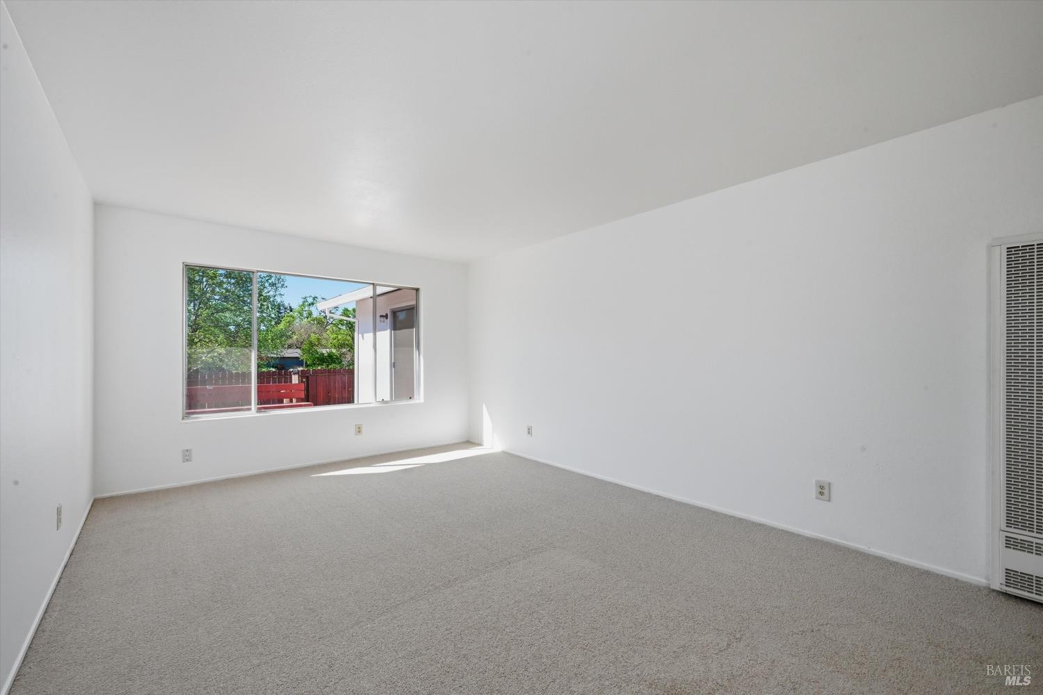 Detail Gallery Image 5 of 28 For 405 Korbel Pl, Santa Rosa,  CA 95409 - 3 Beds | 2 Baths