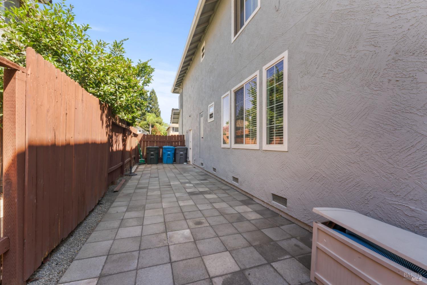 Detail Gallery Image 35 of 60 For 406 Rolling Oak Dr, Vacaville,  CA 95688 - 4 Beds | 2/1 Baths