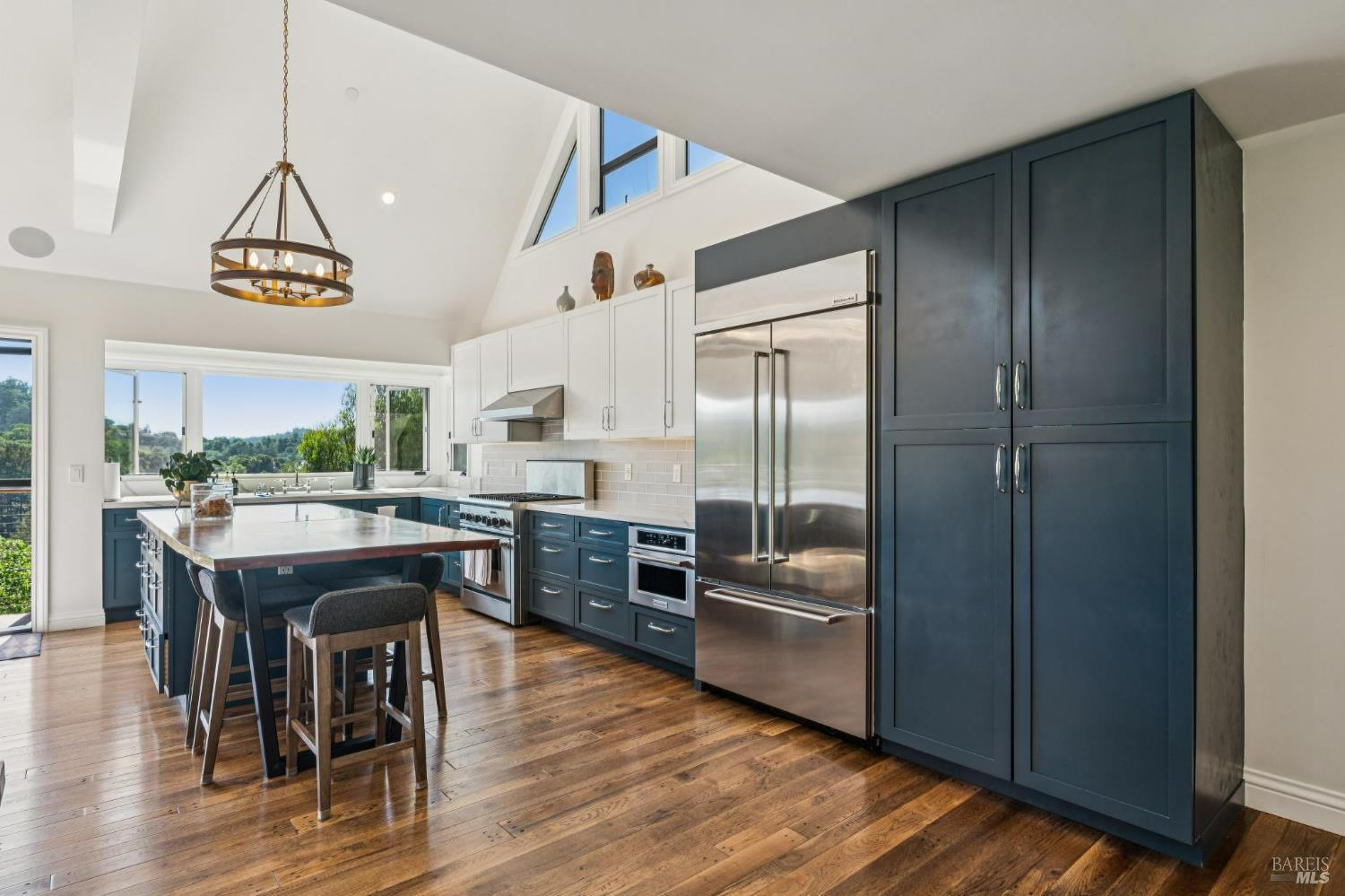 Detail Gallery Image 11 of 63 For 10 Elkhorn Way, San Anselmo,  CA 94960 - 4 Beds | 3 Baths