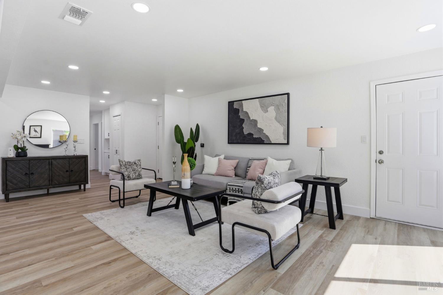 Detail Gallery Image 7 of 35 For 193 Sunrise Way, Vallejo,  CA 94591 - 4 Beds | 2 Baths