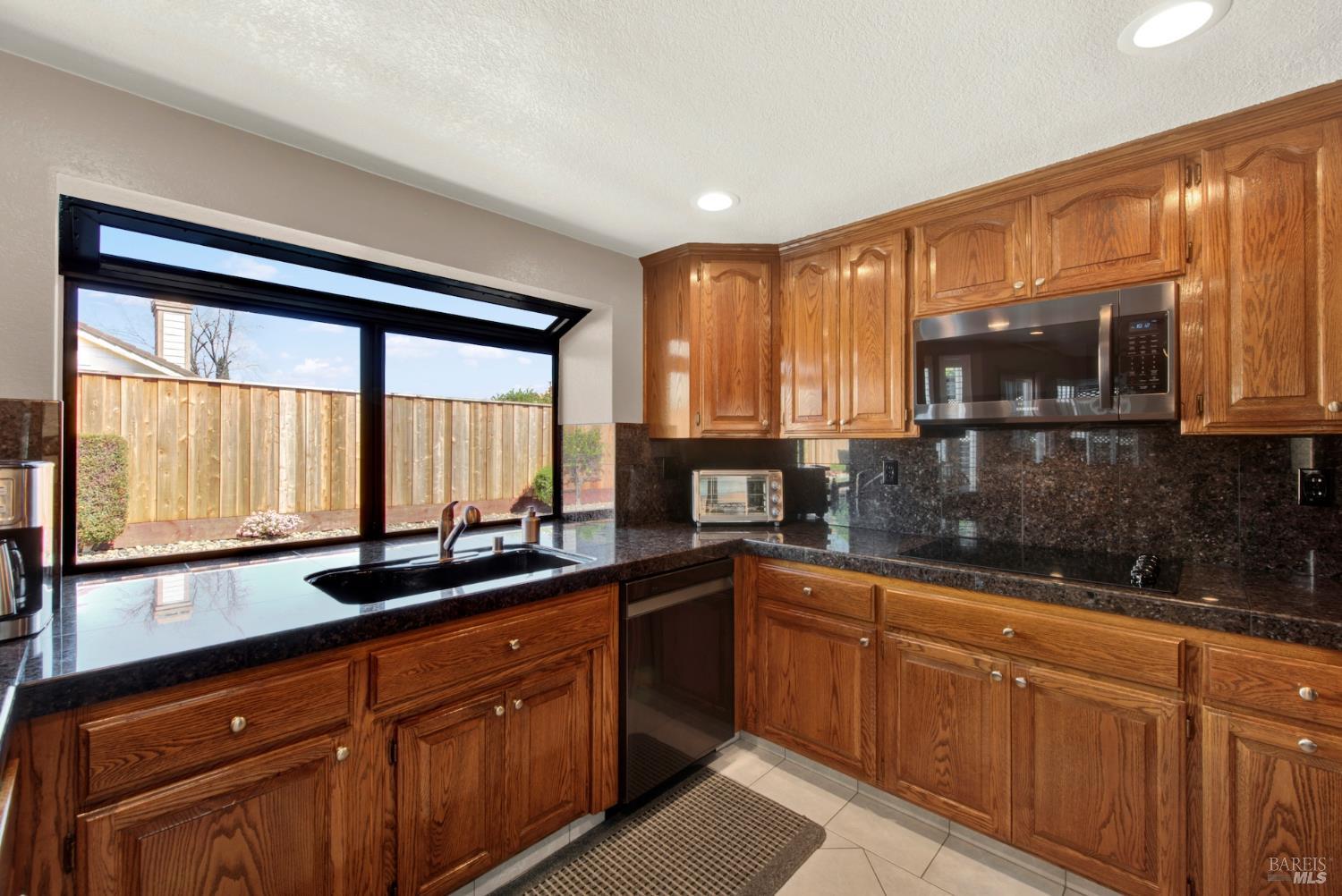 Detail Gallery Image 22 of 74 For 590 Laramie Way, Vacaville,  CA 95688 - 4 Beds | 3 Baths