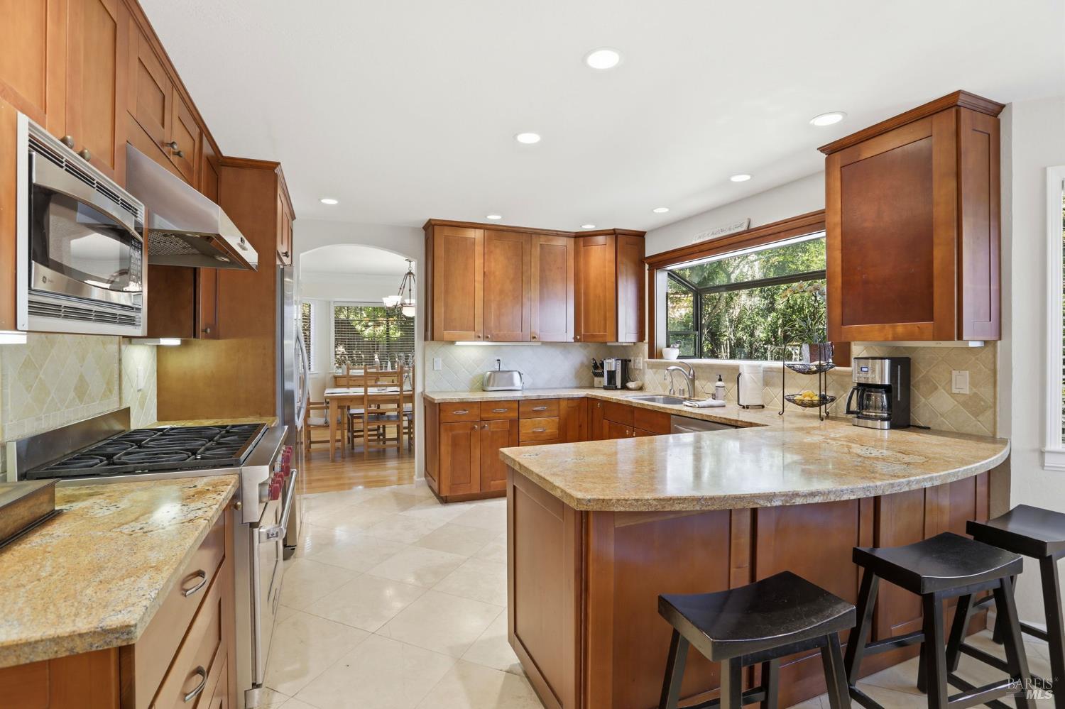 Detail Gallery Image 13 of 44 For 85 San Domingo Way, Novato,  CA 94945 - 4 Beds | 2/1 Baths