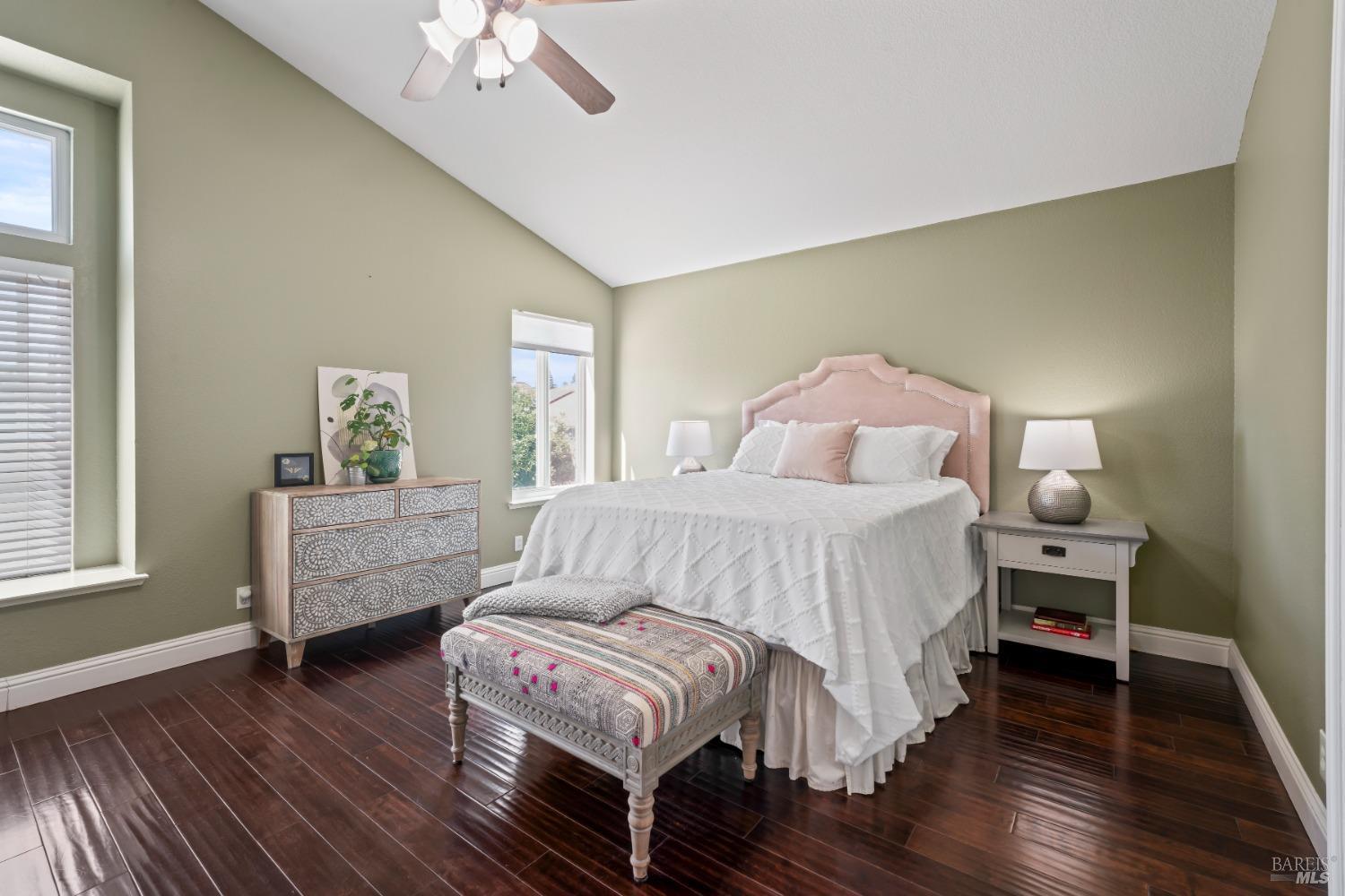 Detail Gallery Image 25 of 60 For 406 Rolling Oak Dr, Vacaville,  CA 95688 - 4 Beds | 2/1 Baths