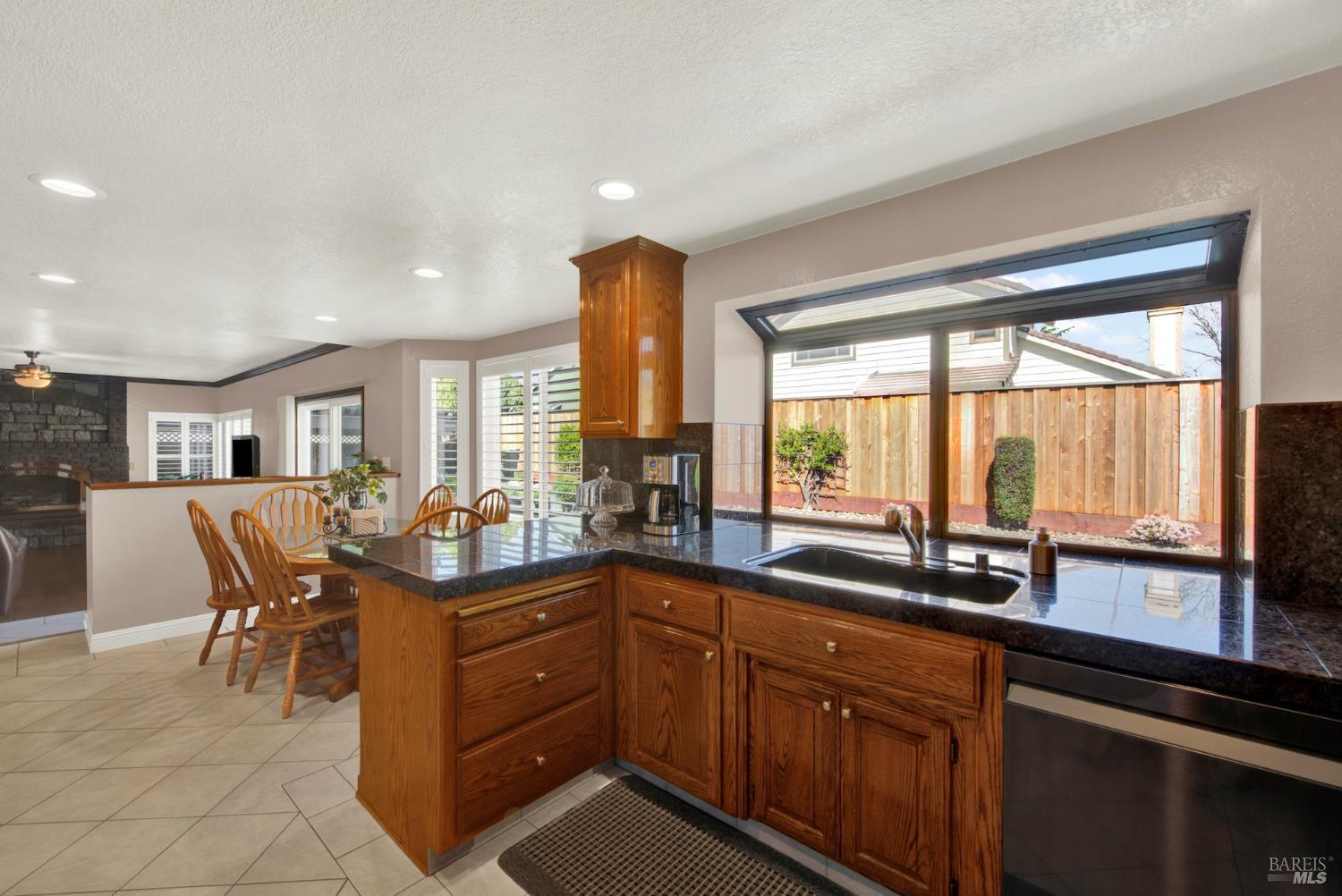 Detail Gallery Image 24 of 74 For 590 Laramie Way, Vacaville,  CA 95688 - 4 Beds | 3 Baths