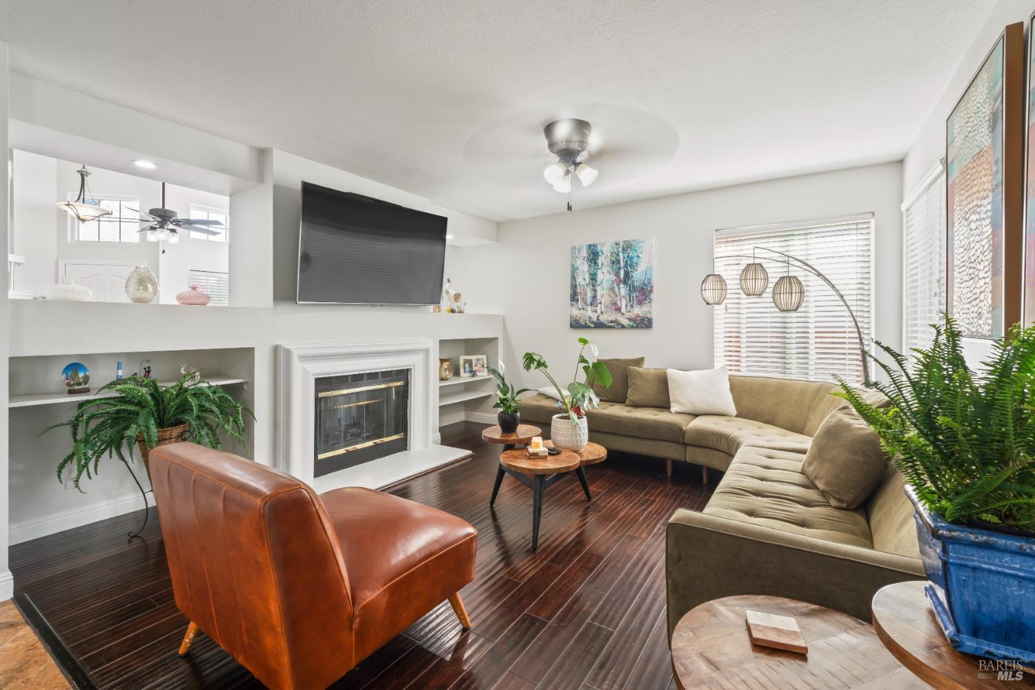 Detail Gallery Image 13 of 60 For 406 Rolling Oak Dr, Vacaville,  CA 95688 - 4 Beds | 2/1 Baths