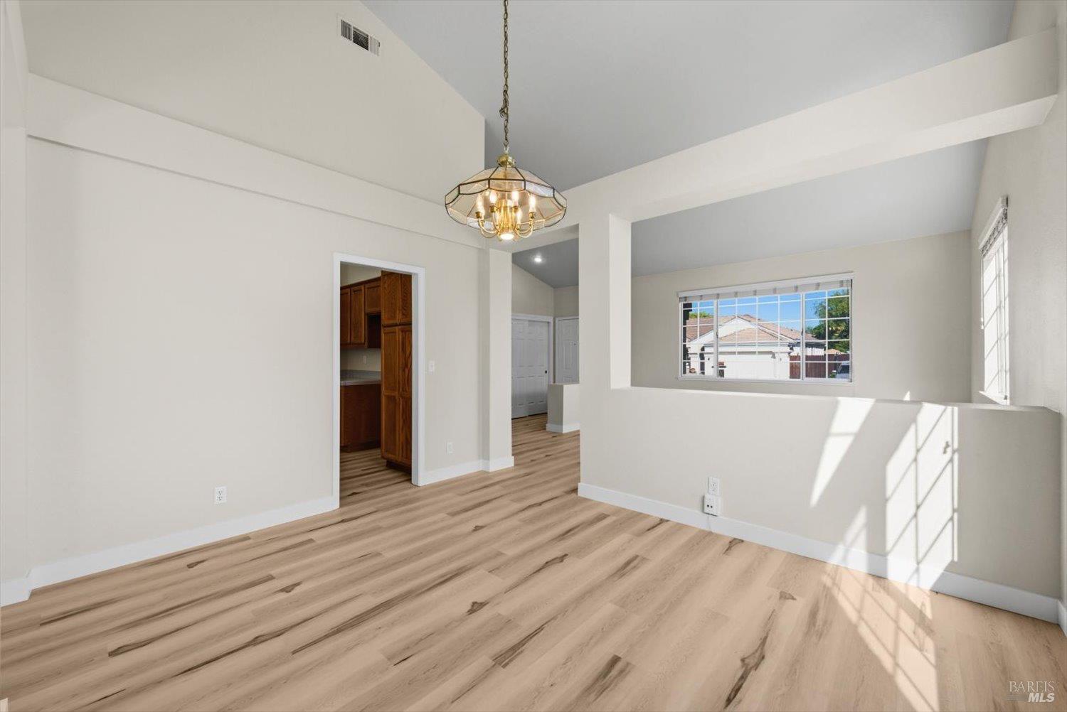 Detail Gallery Image 16 of 58 For 212 Laurelwood Way, Vacaville,  CA 95687 - 3 Beds | 2 Baths