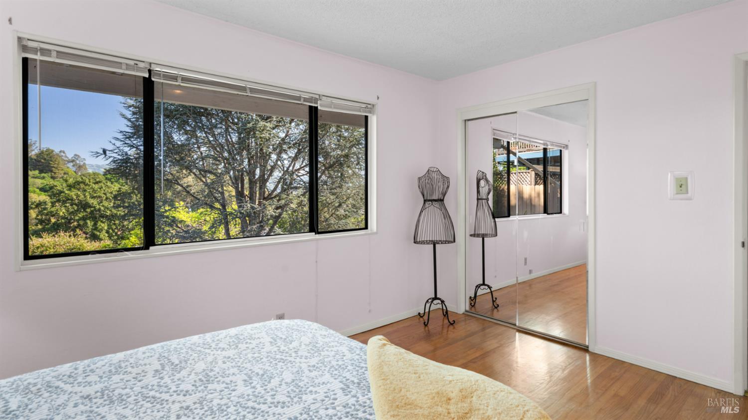 Detail Gallery Image 33 of 83 For 1104 Birch Dr, Petaluma,  CA 94952 - 5 Beds | 2 Baths