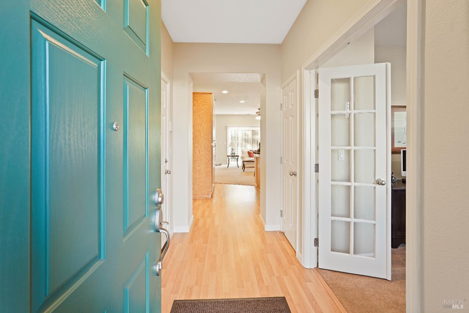 Detail Gallery Image 3 of 26 For 379 Grand Canyon Dr, Vacaville,  CA 95687 - 2 Beds | 2 Baths