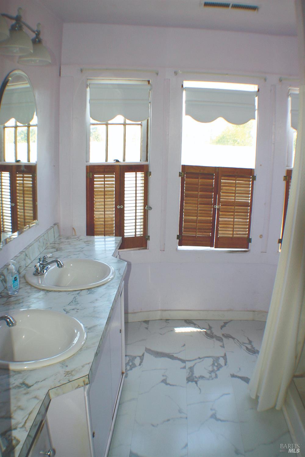 Detail Gallery Image 20 of 27 For 518 Galland St, Petaluma,  CA 94952 - 5 Beds | 2 Baths