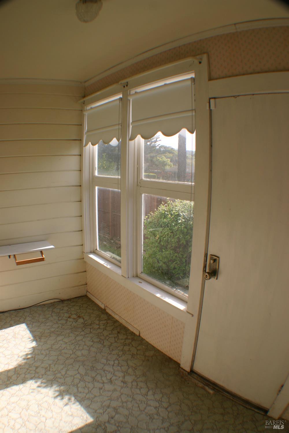 Detail Gallery Image 16 of 27 For 518 Galland St, Petaluma,  CA 94952 - 5 Beds | 2 Baths