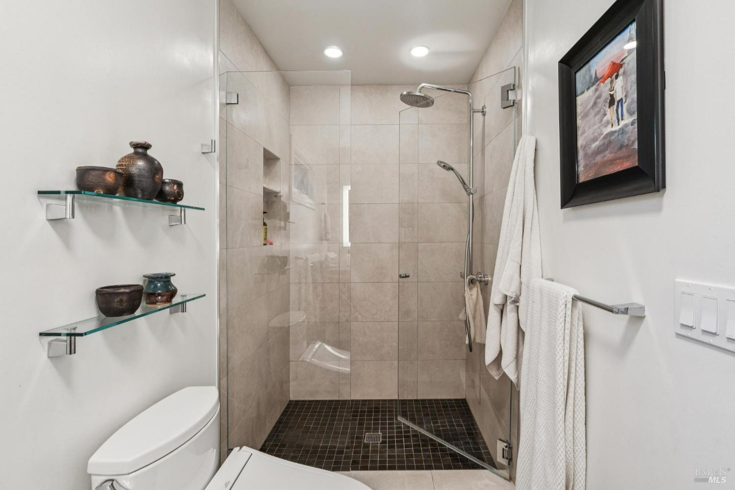 Detail Gallery Image 39 of 63 For 10 Elkhorn Way, San Anselmo,  CA 94960 - 4 Beds | 3 Baths