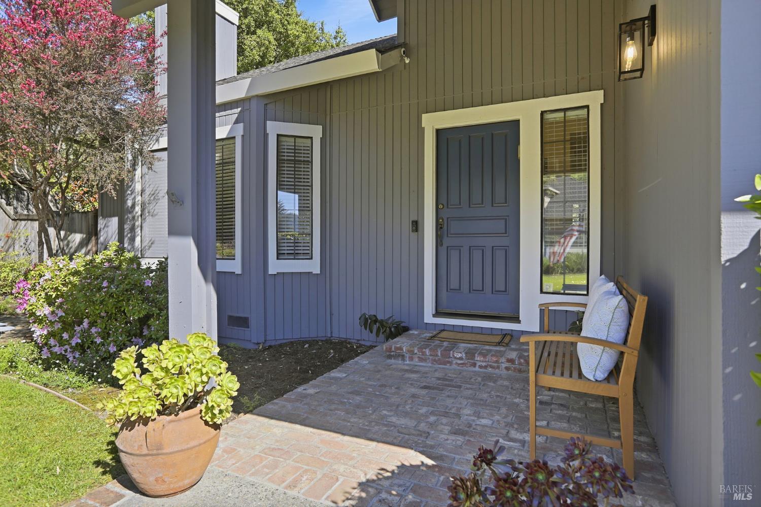 Detail Gallery Image 4 of 44 For 85 San Domingo Way, Novato,  CA 94945 - 4 Beds | 2/1 Baths