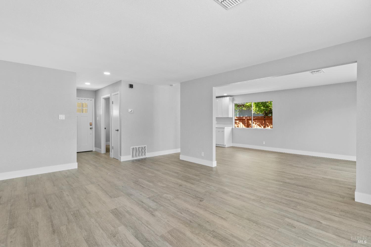 Detail Gallery Image 13 of 46 For 2438 Oceanic Dr, Fairfield,  CA 94533 - 4 Beds | 2 Baths