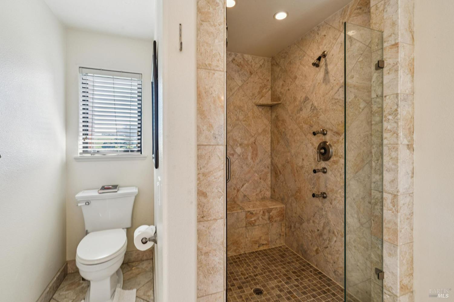 Detail Gallery Image 28 of 63 For 10 Elkhorn Way, San Anselmo,  CA 94960 - 4 Beds | 3 Baths