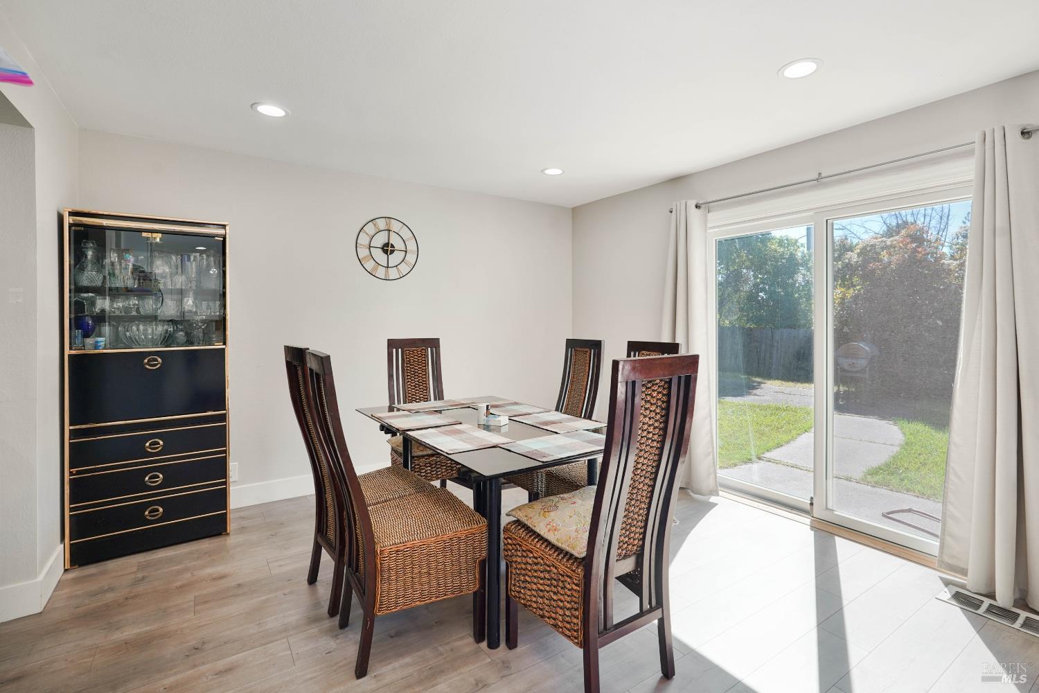 Detail Gallery Image 6 of 24 For 2363 Oceanic Ct, Fairfield,  CA 94533 - 3 Beds | 2 Baths