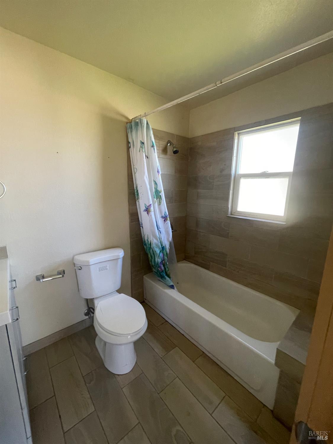 Detail Gallery Image 11 of 12 For 3640 Gravenstein Hwy, Sebastopol,  CA 95472 - 2 Beds | 2 Baths