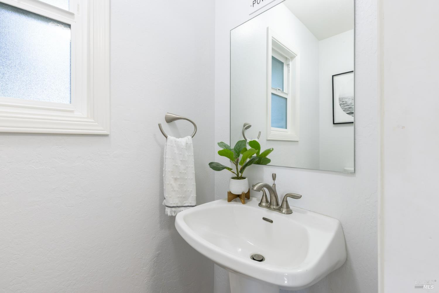 Detail Gallery Image 36 of 50 For 19 Inverness Dr, Napa,  CA 94558 - 3 Beds | 2/1 Baths