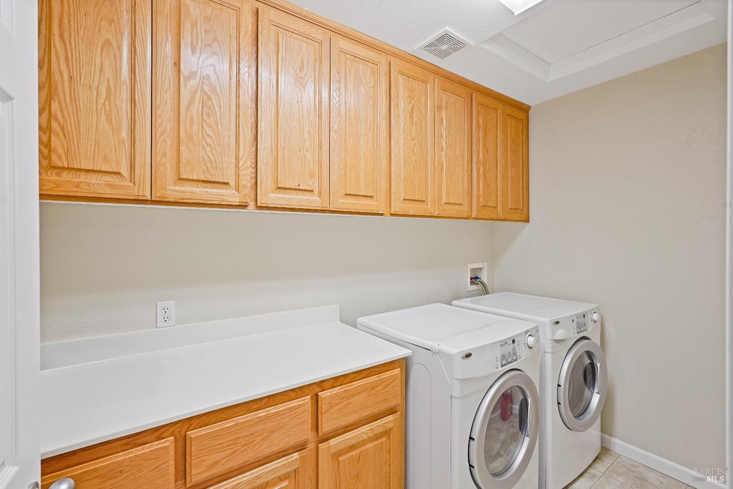 Detail Gallery Image 9 of 26 For 379 Grand Canyon Dr, Vacaville,  CA 95687 - 2 Beds | 2 Baths