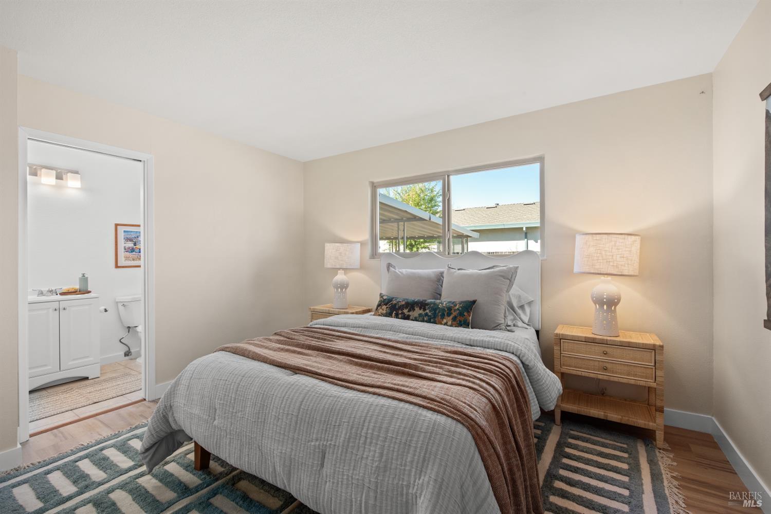 Detail Gallery Image 3 of 37 For 1521 Ditty Ave, Santa Rosa,  CA 95403 - 3 Beds | 2 Baths