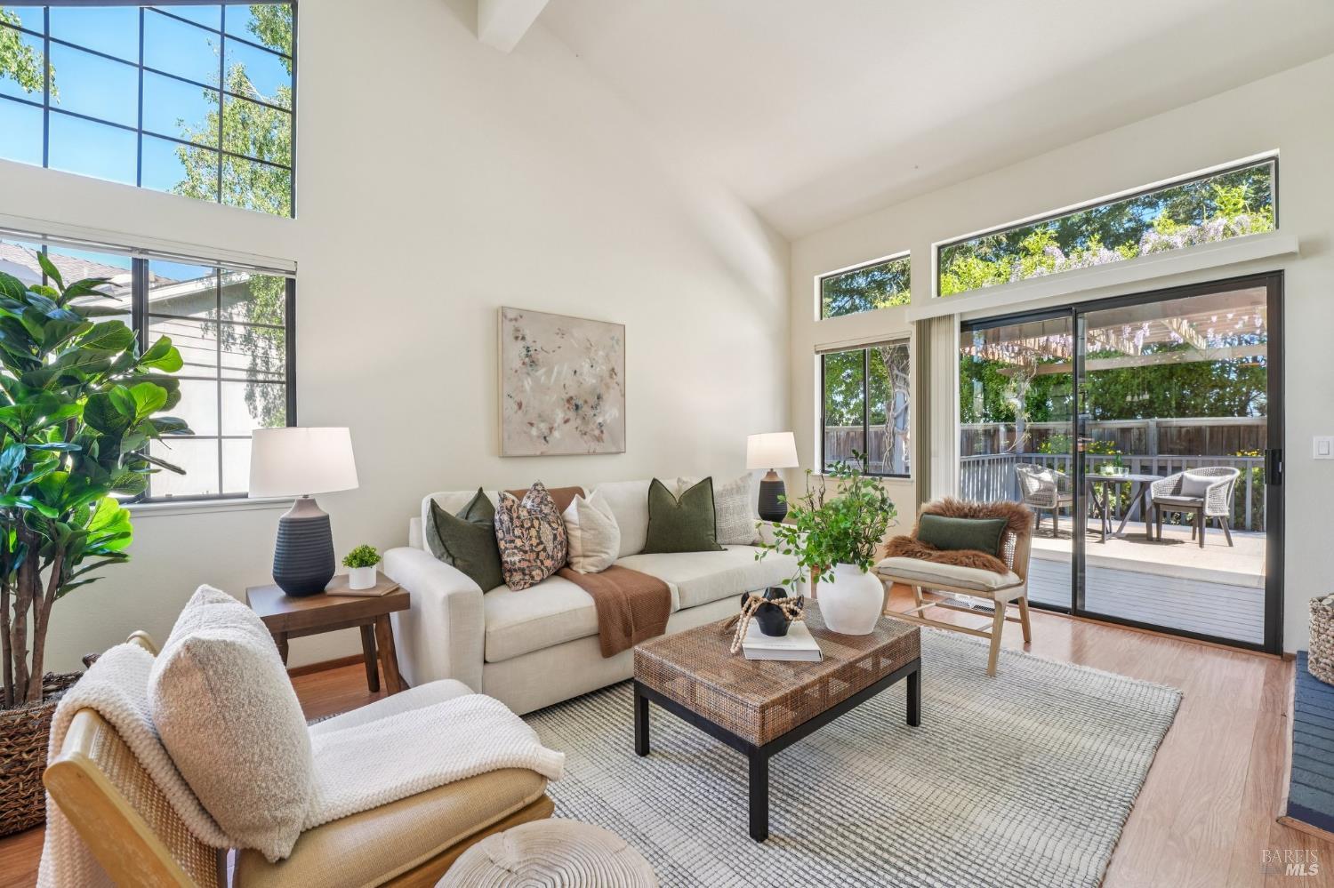 Detail Gallery Image 8 of 67 For 22 Saint Matthews Ct, Sonoma,  CA 95476 - 2 Beds | 2 Baths