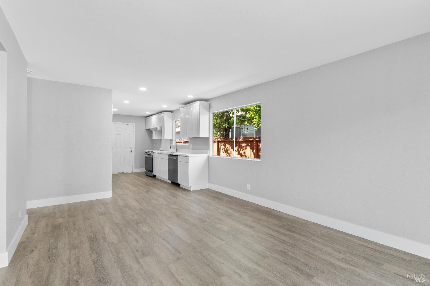 Detail Gallery Image 17 of 46 For 2438 Oceanic Dr, Fairfield,  CA 94533 - 4 Beds | 2 Baths