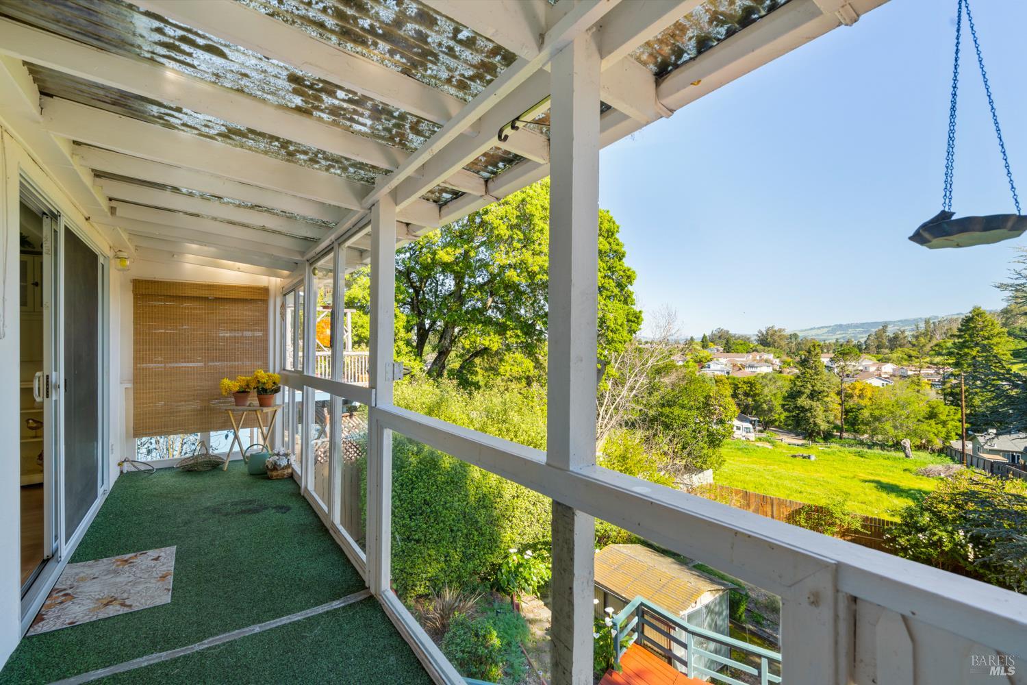 Detail Gallery Image 24 of 83 For 1104 Birch Dr, Petaluma,  CA 94952 - 5 Beds | 2 Baths