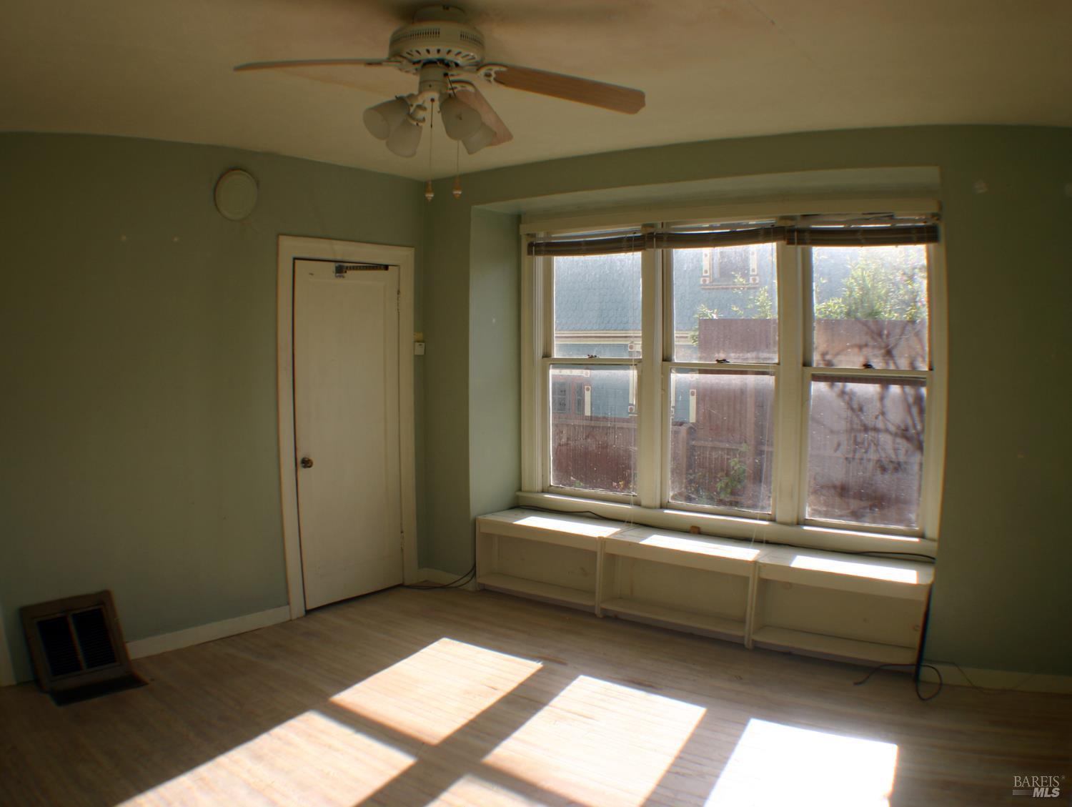 Detail Gallery Image 15 of 27 For 518 Galland St, Petaluma,  CA 94952 - 5 Beds | 2 Baths