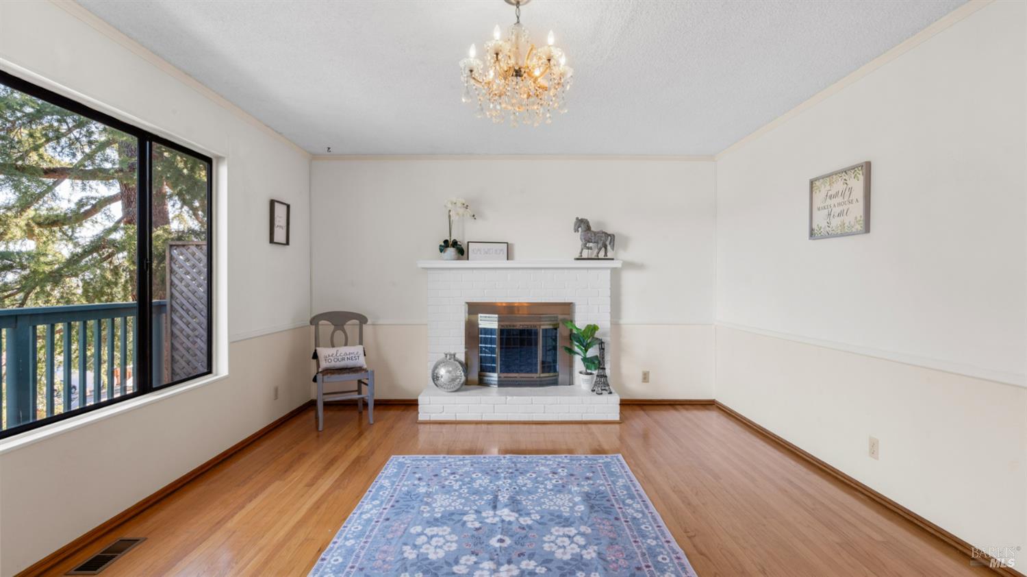 Detail Gallery Image 9 of 83 For 1104 Birch Dr, Petaluma,  CA 94952 - 5 Beds | 2 Baths