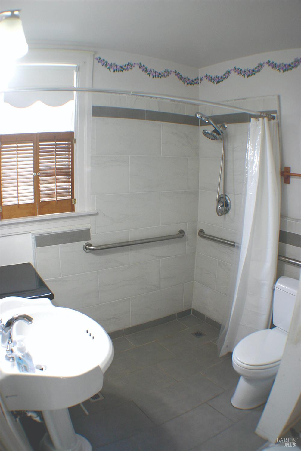 Detail Gallery Image 12 of 27 For 518 Galland St, Petaluma,  CA 94952 - 5 Beds | 2 Baths