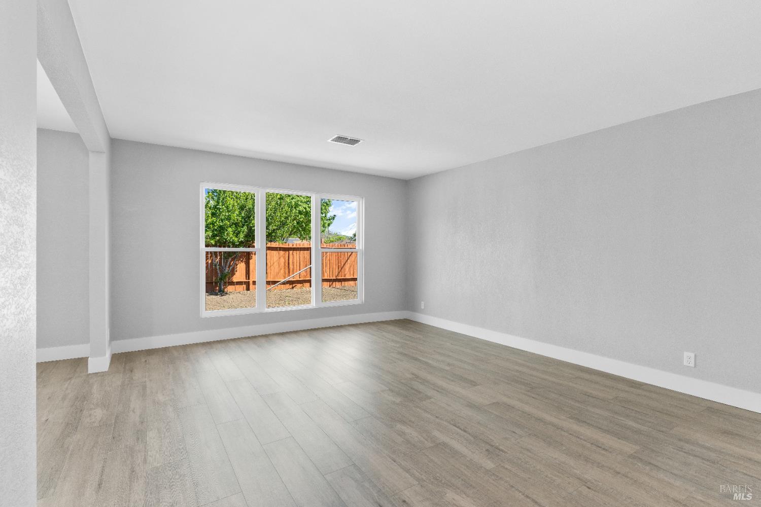 Detail Gallery Image 19 of 46 For 2438 Oceanic Dr, Fairfield,  CA 94533 - 4 Beds | 2 Baths