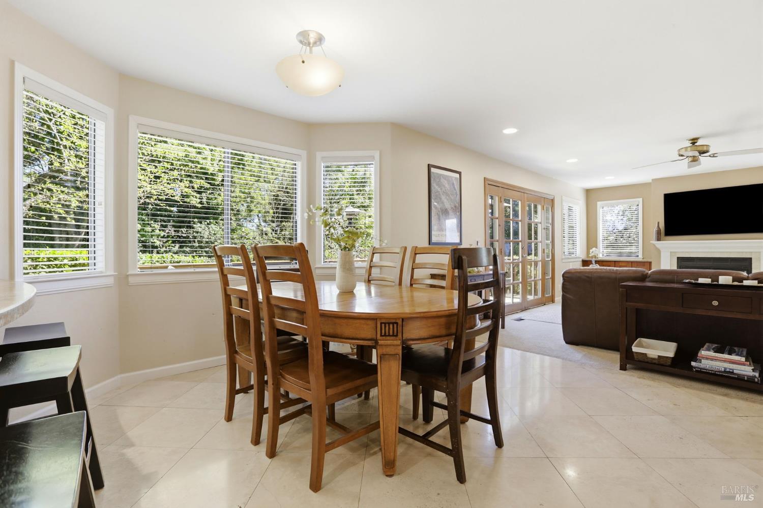 Detail Gallery Image 16 of 44 For 85 San Domingo Way, Novato,  CA 94945 - 4 Beds | 2/1 Baths