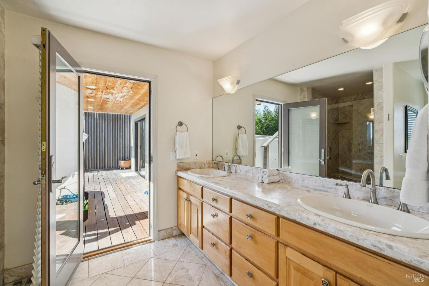 Detail Gallery Image 27 of 63 For 10 Elkhorn Way, San Anselmo,  CA 94960 - 4 Beds | 3 Baths