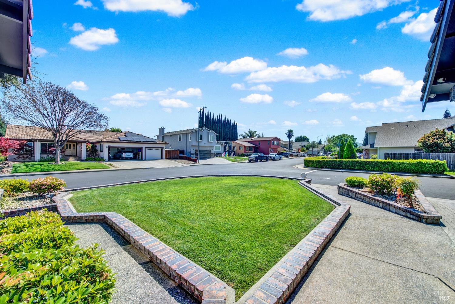 Detail Gallery Image 9 of 74 For 590 Laramie Way, Vacaville,  CA 95688 - 4 Beds | 3 Baths