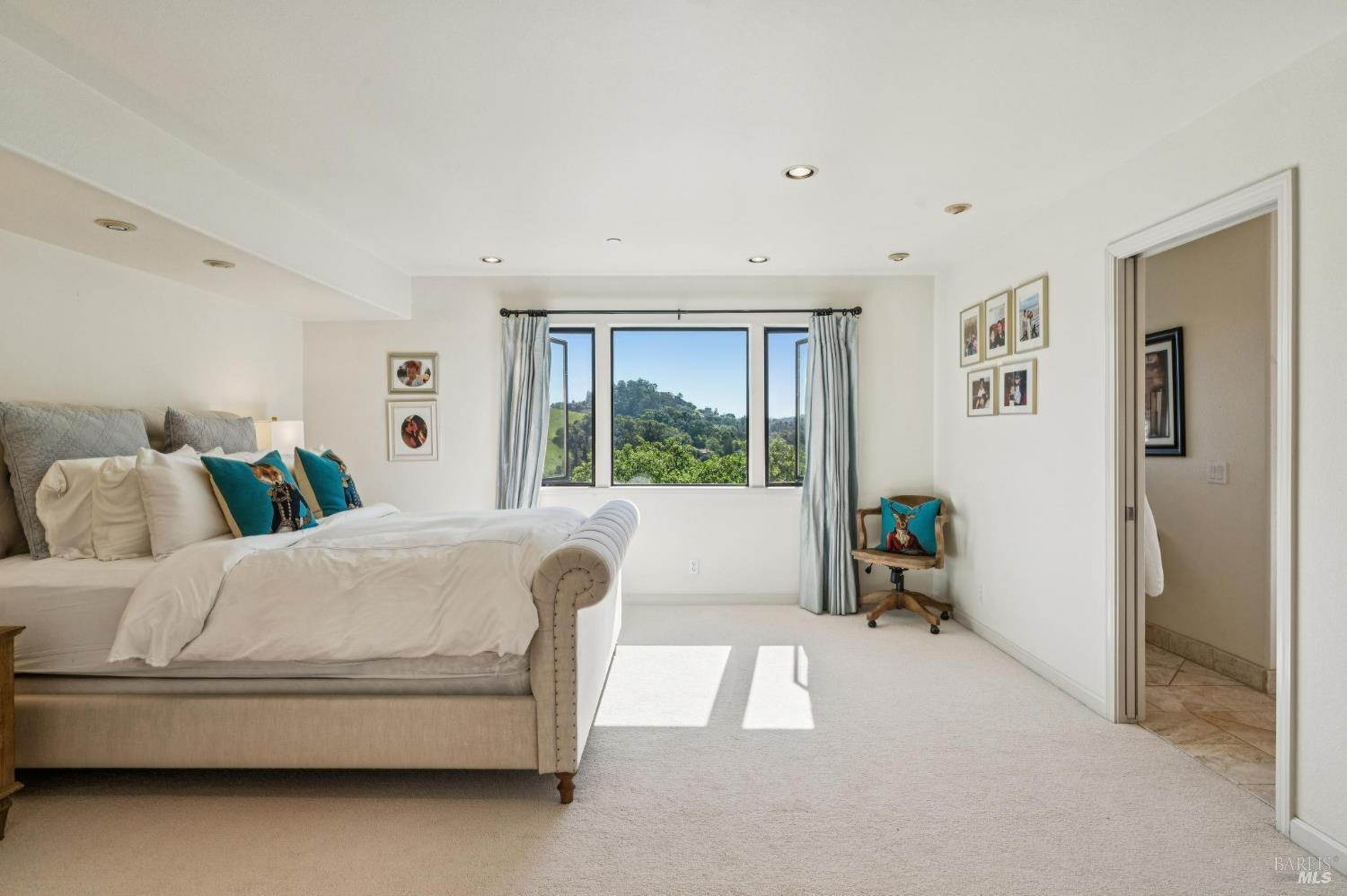 Detail Gallery Image 26 of 63 For 10 Elkhorn Way, San Anselmo,  CA 94960 - 4 Beds | 3 Baths