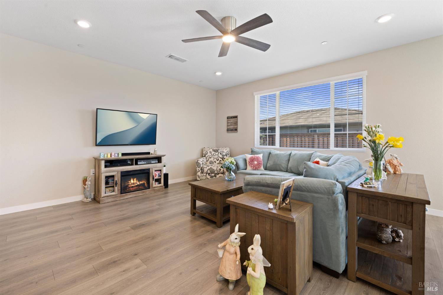 Detail Gallery Image 34 of 54 For 625 Peony Ct, Dixon,  CA 95620 - 3 Beds | 2 Baths