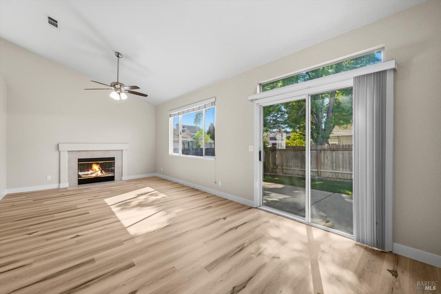 Detail Gallery Image 18 of 58 For 212 Laurelwood Way, Vacaville,  CA 95687 - 3 Beds | 2 Baths