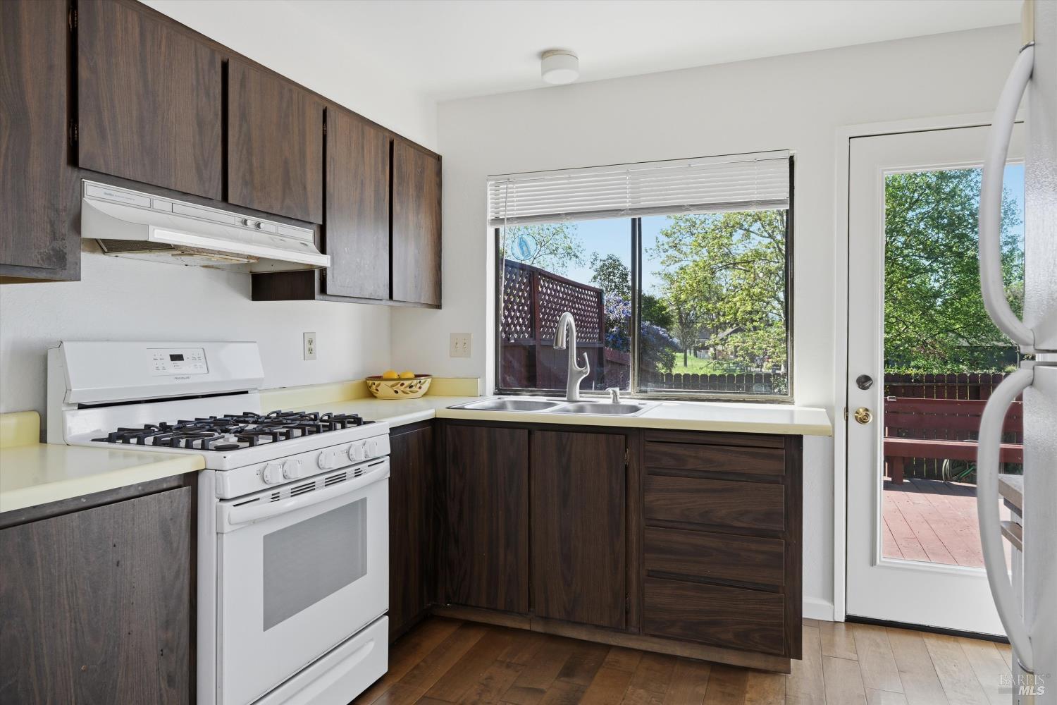 Detail Gallery Image 10 of 28 For 405 Korbel Pl, Santa Rosa,  CA 95409 - 3 Beds | 2 Baths