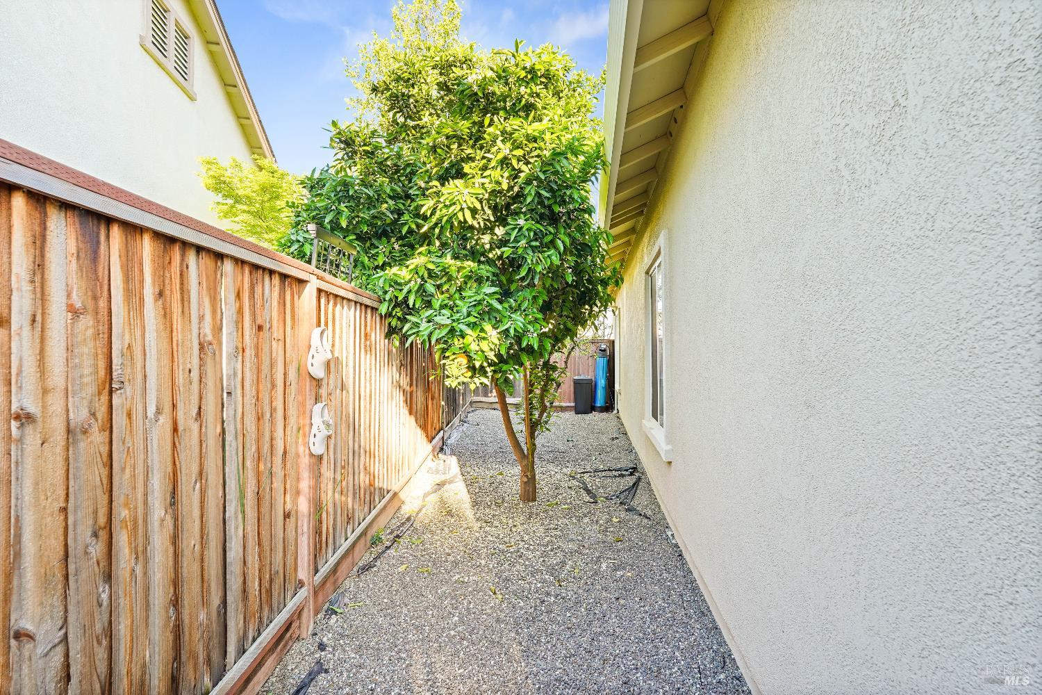 Detail Gallery Image 23 of 26 For 379 Grand Canyon Dr, Vacaville,  CA 95687 - 2 Beds | 2 Baths