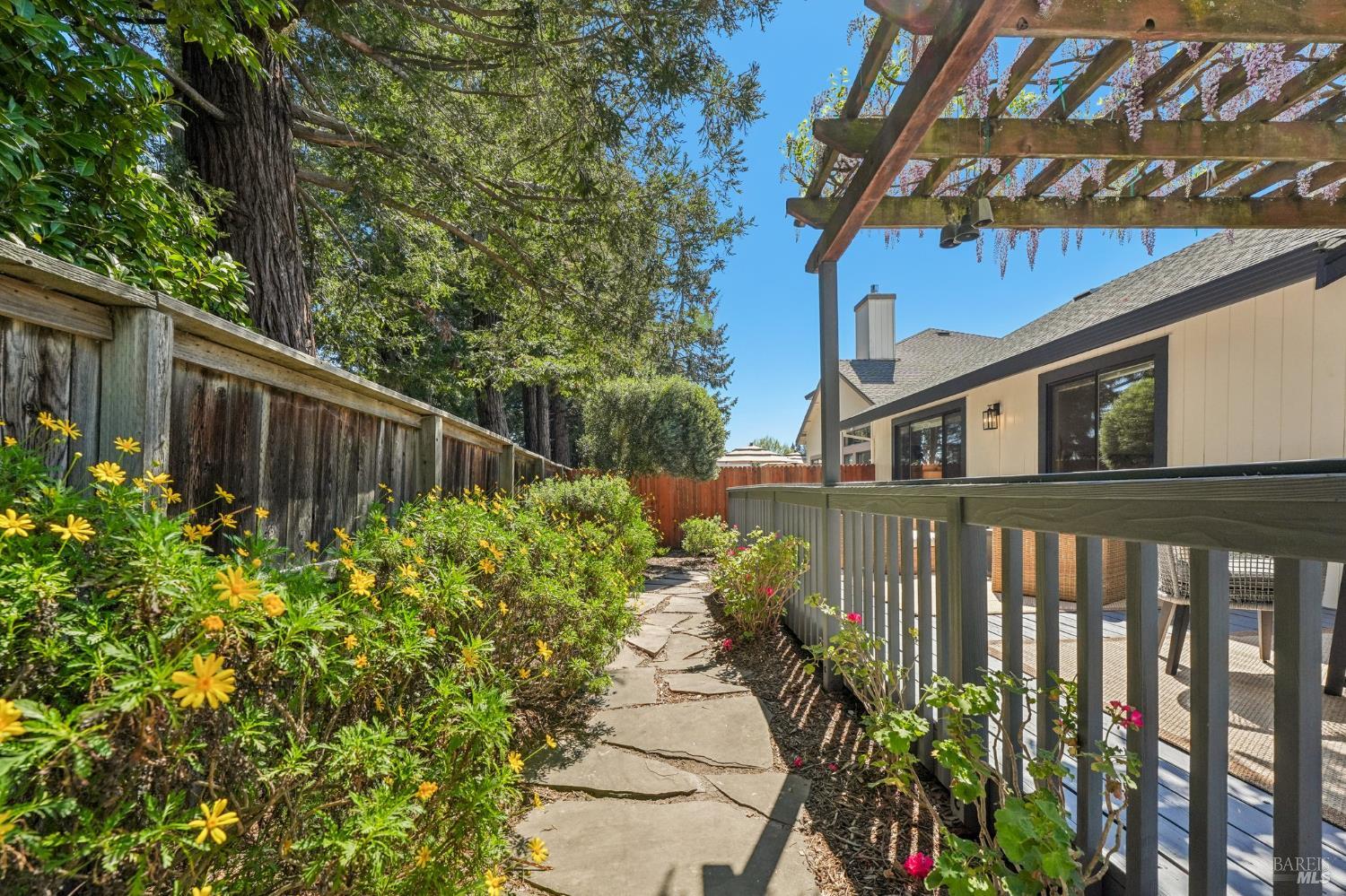 Detail Gallery Image 44 of 67 For 22 Saint Matthews Ct, Sonoma,  CA 95476 - 2 Beds | 2 Baths