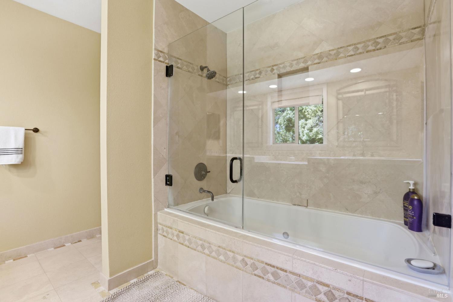 Detail Gallery Image 36 of 44 For 85 San Domingo Way, Novato,  CA 94945 - 4 Beds | 2/1 Baths