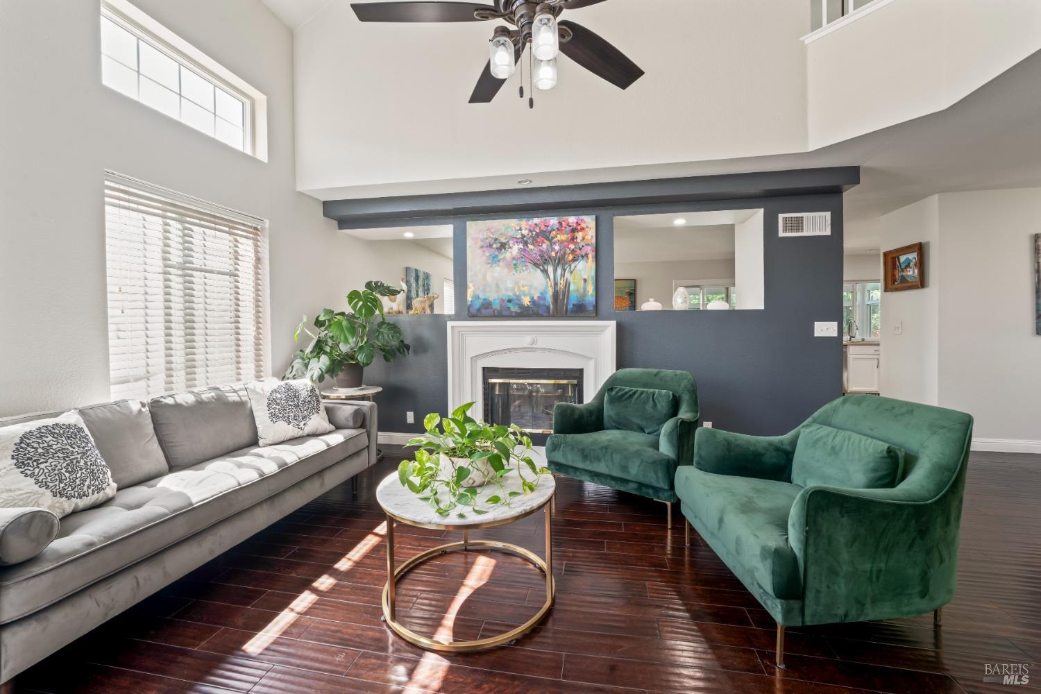 Detail Gallery Image 8 of 60 For 406 Rolling Oak Dr, Vacaville,  CA 95688 - 4 Beds | 2/1 Baths