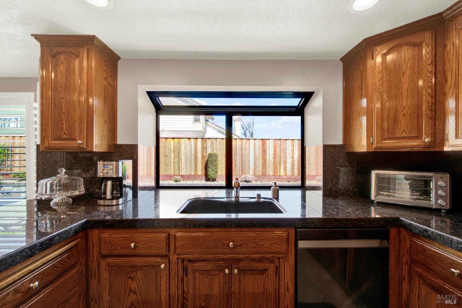 Detail Gallery Image 23 of 74 For 590 Laramie Way, Vacaville,  CA 95688 - 4 Beds | 3 Baths